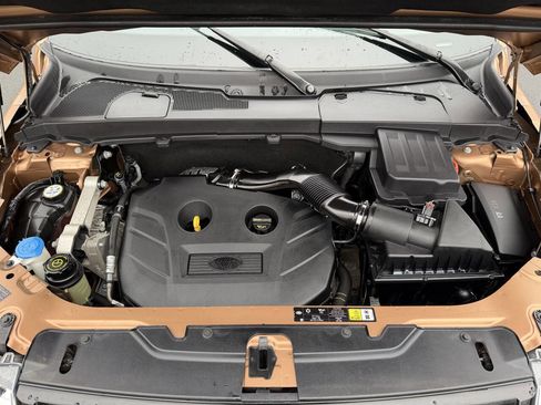 Used 2014 Land Rover LR2 HSE image 34