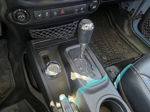Used 2014 Jeep Wrangler Unlimited Rubicon AWD/4WD image 29