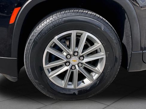Used 2023 Chevrolet Traverse LT FWD image 11