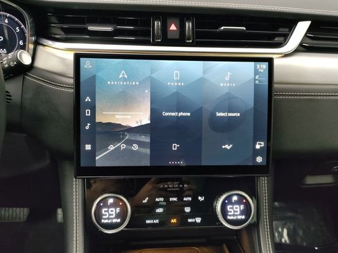 Used 2024 Jaguar F-PACE R-Dynamic S image 18