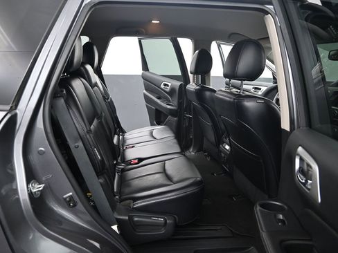Used 2019 Nissan Pathfinder SL image 24