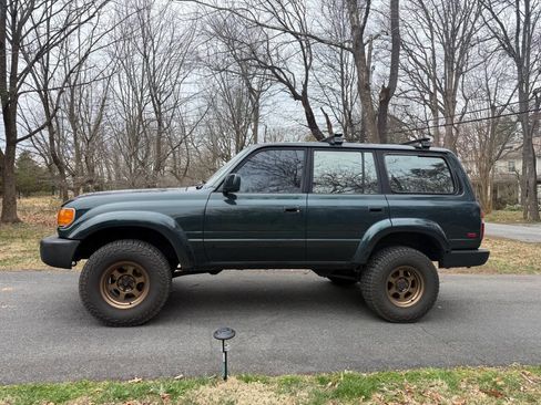 Used 1996 Toyota Land Cruiser image 1
