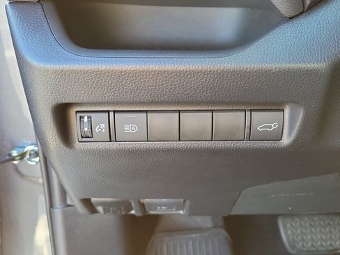Used 2021 Toyota RAV4 XLE w/ Convenience Package FWD image 27