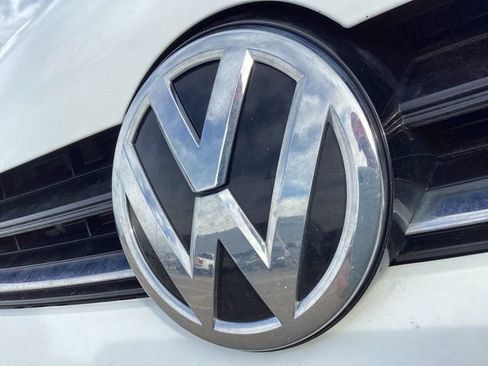 Used 2017 Volkswagen Golf Wolfsburg Edition image 3