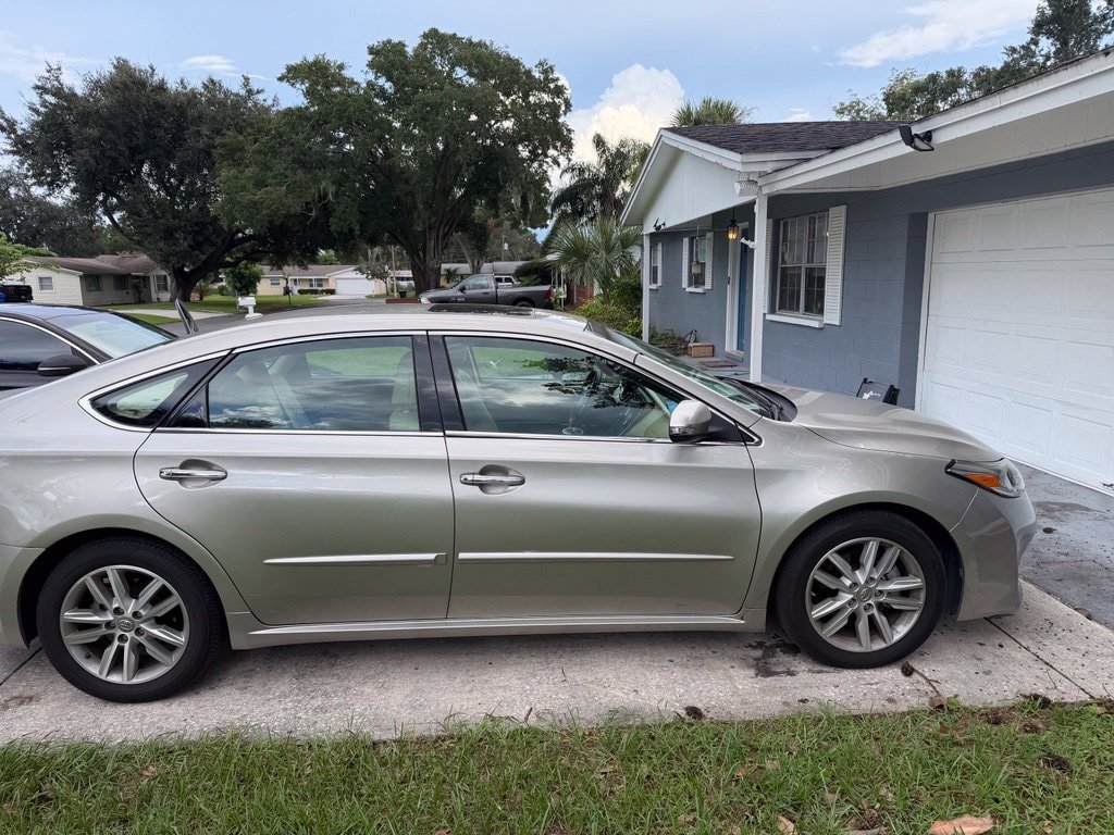 Used 2014 Toyota Avalon XLE Premium FWD image 1