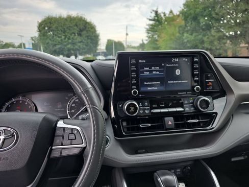Used 2022 Toyota Highlander XLE AWD/4WD image 21