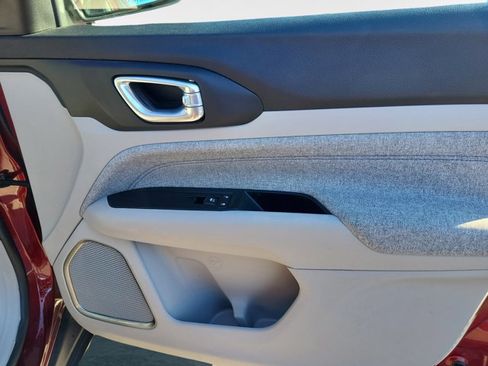 Certified 2022 Jeep Compass Latitude image 21