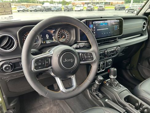 Used 2024 Jeep Wrangler Unlimited Sahara AWD/4WD image 10