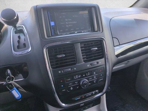 Used 2014 Dodge Grand Caravan SXT FWD image 14