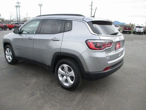 Used 2019 Jeep Compass Latitude FWD image 8