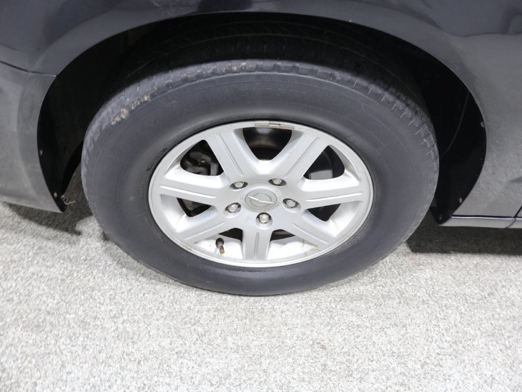 Used 2012 Chrysler Town & Country Touring w/ Entertainment Group #1 FWD image 9