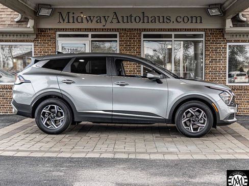 Used 2024 Kia Sportage LX FWD image 5