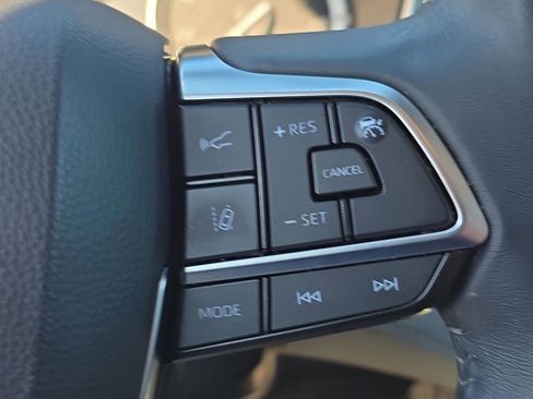 Used 2021 Toyota Highlander XLE image 25