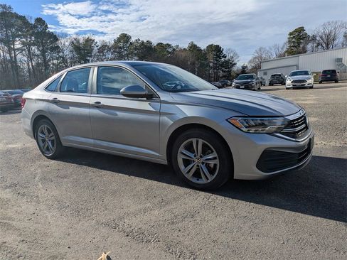 Certified 2024 Volkswagen Jetta SE image 2