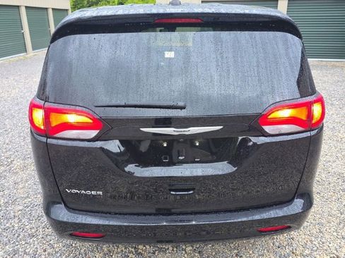 Used 2024 Chrysler Voyager LX FWD image 4