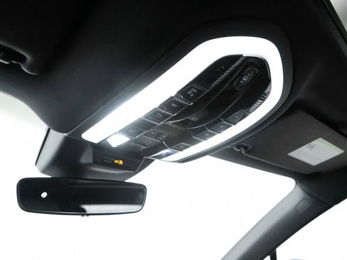 Certified 2026 Porsche Macan AWD/4WD image 33