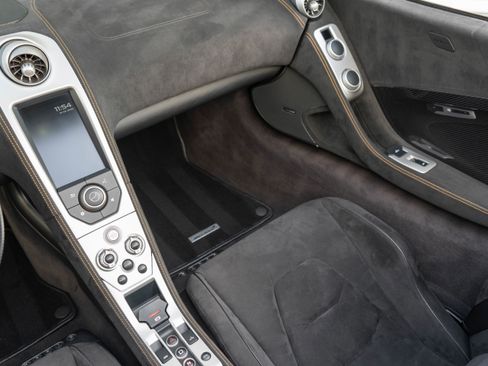 Used 2015 McLaren 650S Spider image 23