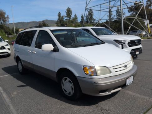 Used 2002 Toyota Sienna image 3