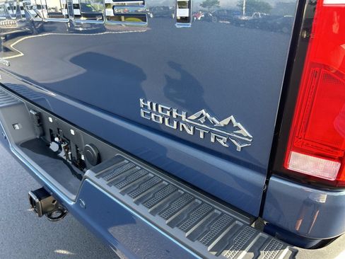 Used 2025 Chevrolet Silverado 2500 High Country w/ High Country Premium Package AWD/4WD image 11