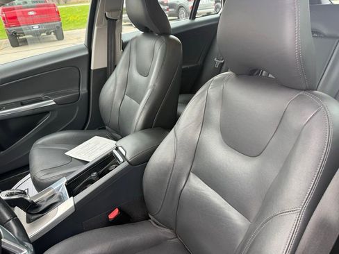 Used 2016 Volvo V60 T5 Premier w/ Convenience Package FWD image 6