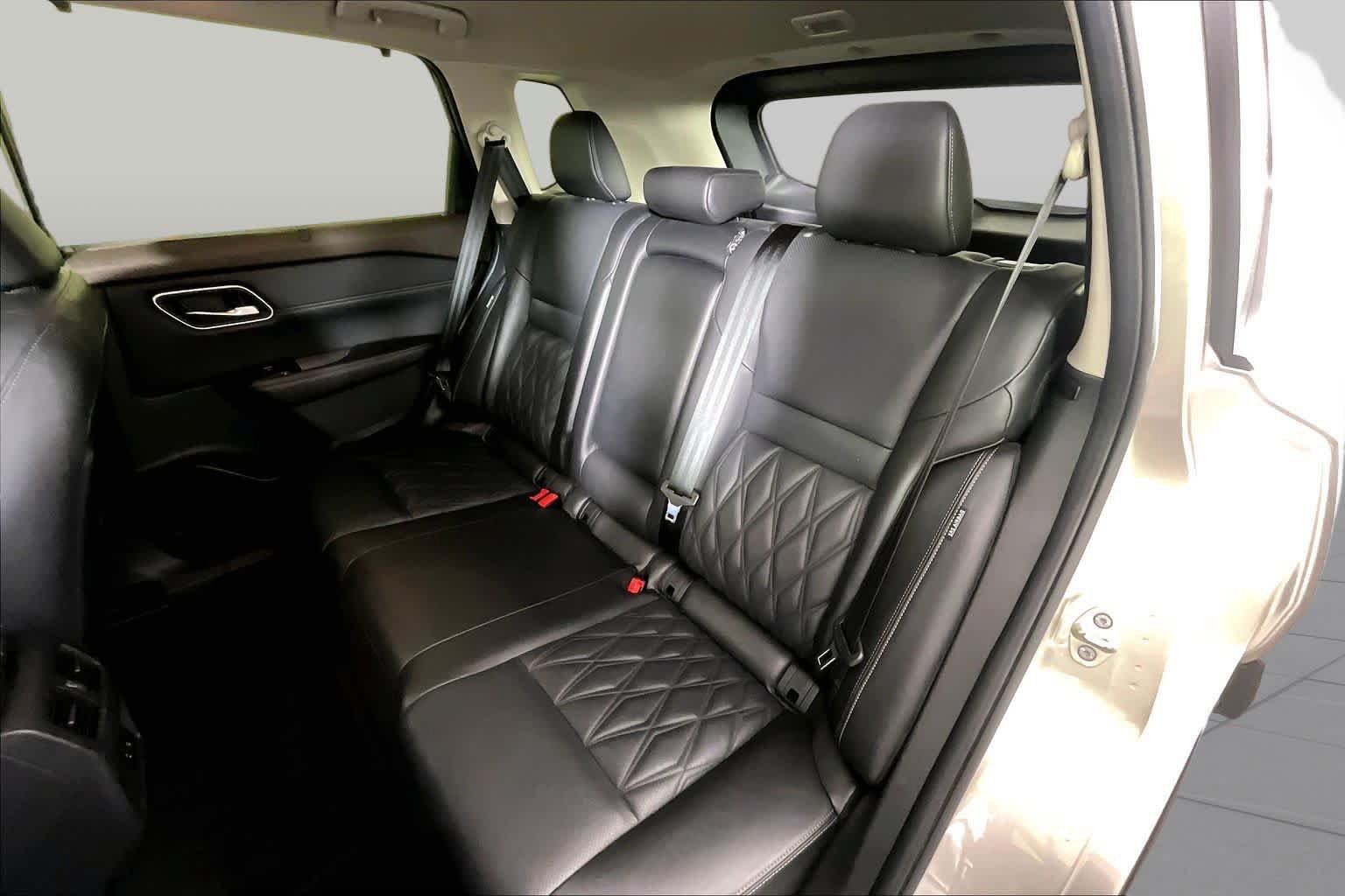 Used 2023 Nissan Rogue Platinum w/ Platinum Premium Package AWD/4WD image 18