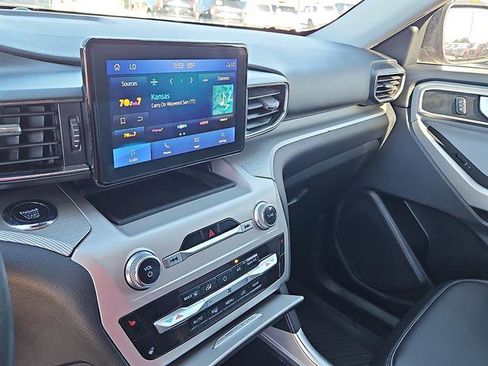Used 2022 Ford Explorer XLT w/ Equipment Group 202A image 18