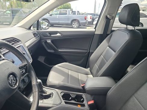 Used 2021 Volkswagen Tiguan SE w/ Panoramic Sunroof Package FWD image 5