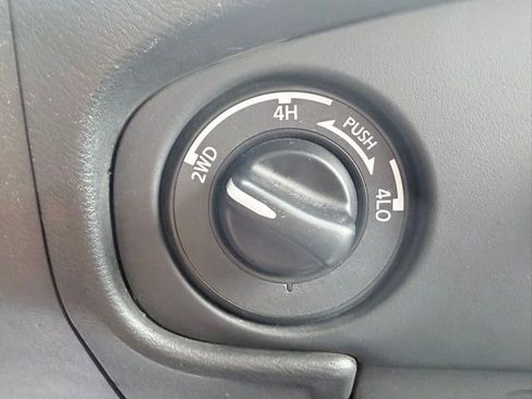 Certified 2024 Nissan Frontier SV image 17