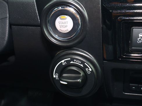 Used 2021 Nissan Titan PRO-4X w/ Pro-4x Convenience Package image 30