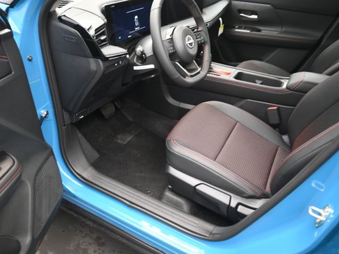 New 2025 Nissan Kicks SR image 12