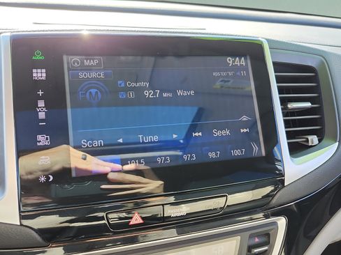 Used 2016 Honda Pilot Touring image 24