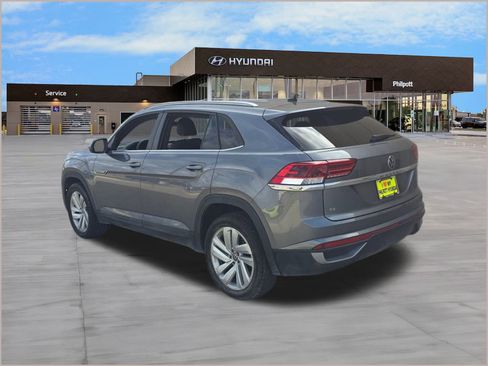 Used 2021 Volkswagen Atlas Cross Sport SE w/ Panoramic Sunroof Package image 3