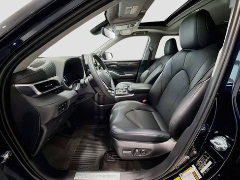 Certified 2026 Toyota Highlander Limited AWD/4WD image 17