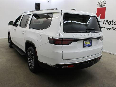Used 2024 Jeep Wagoneer L Series II RWD image 3