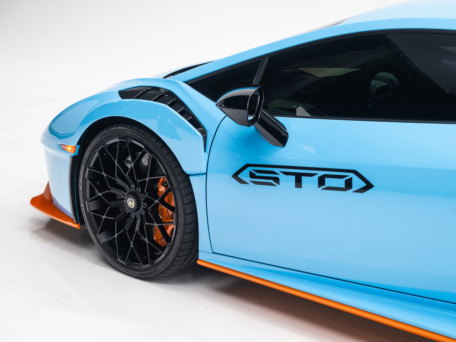 Used 2022 Lamborghini Huracan STO RWD image 18