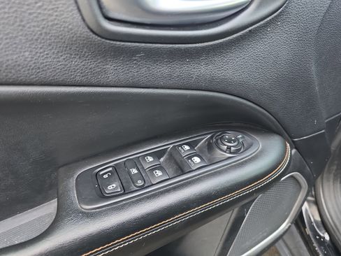 Used 2019 Jeep Compass Sport image 17