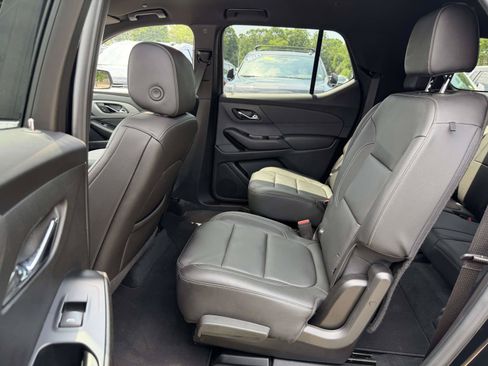 Certified 2022 Chevrolet Traverse LT w/ LPO, Black Accent Package AWD/4WD image 13
