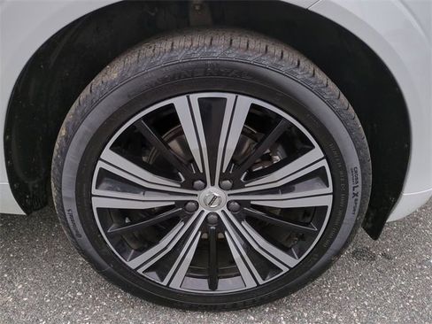Used 2022 Volvo XC60 B5 Inscription w/ Climate Package image 11