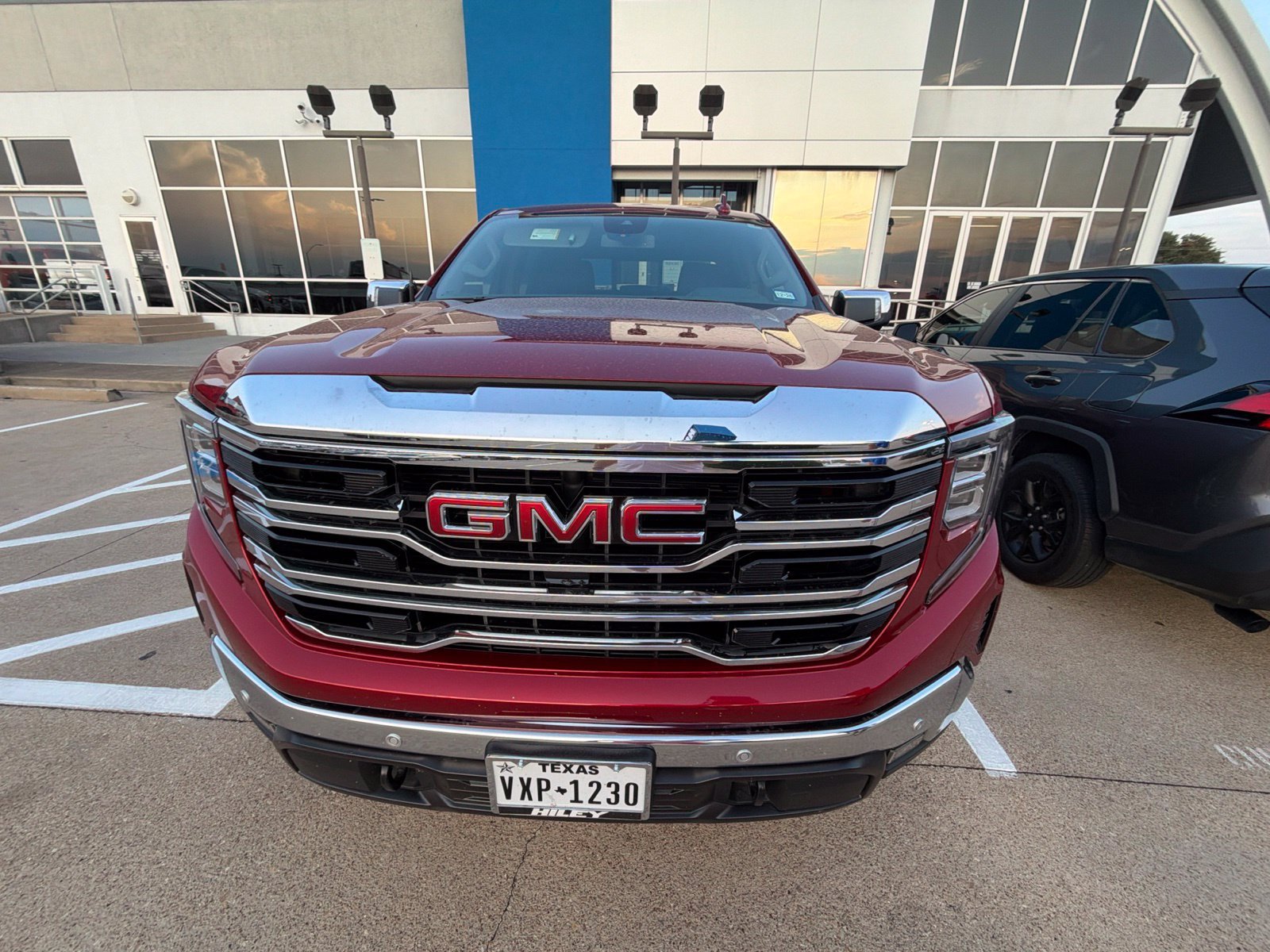 Used 2025 GMC Sierra 1500 SLT AWD/4WD image 9