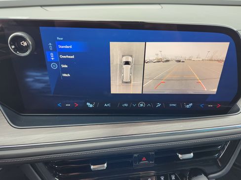 Used 2025 Chevrolet Suburban Z71 image 20