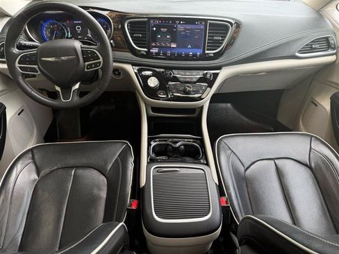 Used 2022 Chrysler Pacifica Limited FWD image 16