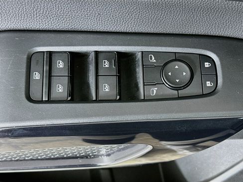Used 2025 Nissan Pathfinder SV AWD/4WD image 15
