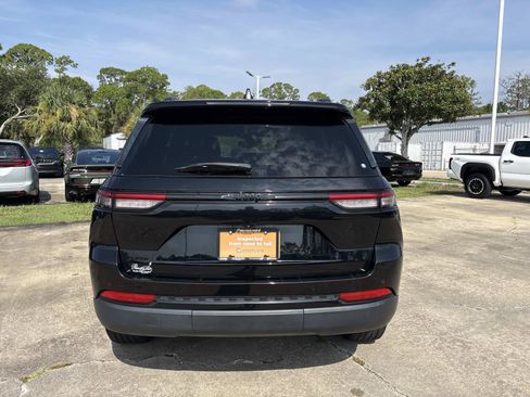 Certified 2023 Jeep Grand Cherokee Altitude AWD/4WD image 4