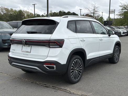 New 2026 Volkswagen Taos SE FWD image 5