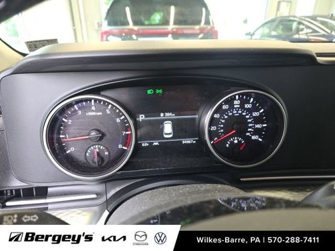 Used 2022 Kia Carnival LX FWD image 5
