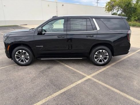 Used 2025 Chevrolet Tahoe LT w/ Comfort Package AWD/4WD image 3