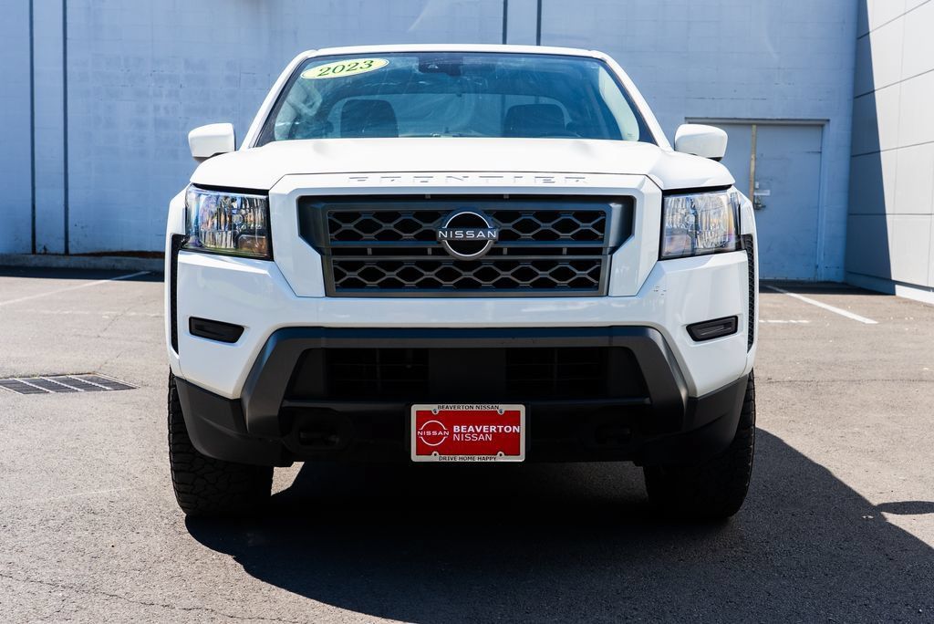Used 2023 Nissan Frontier SV AWD/4WD image 2