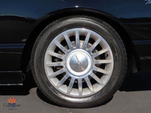 Used 2004 Ford Thunderbird image 21