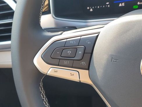 New 2026 Volkswagen Taos SE FWD image 14