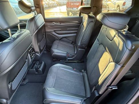 New 2025 Jeep Grand Cherokee L Altitude image 6